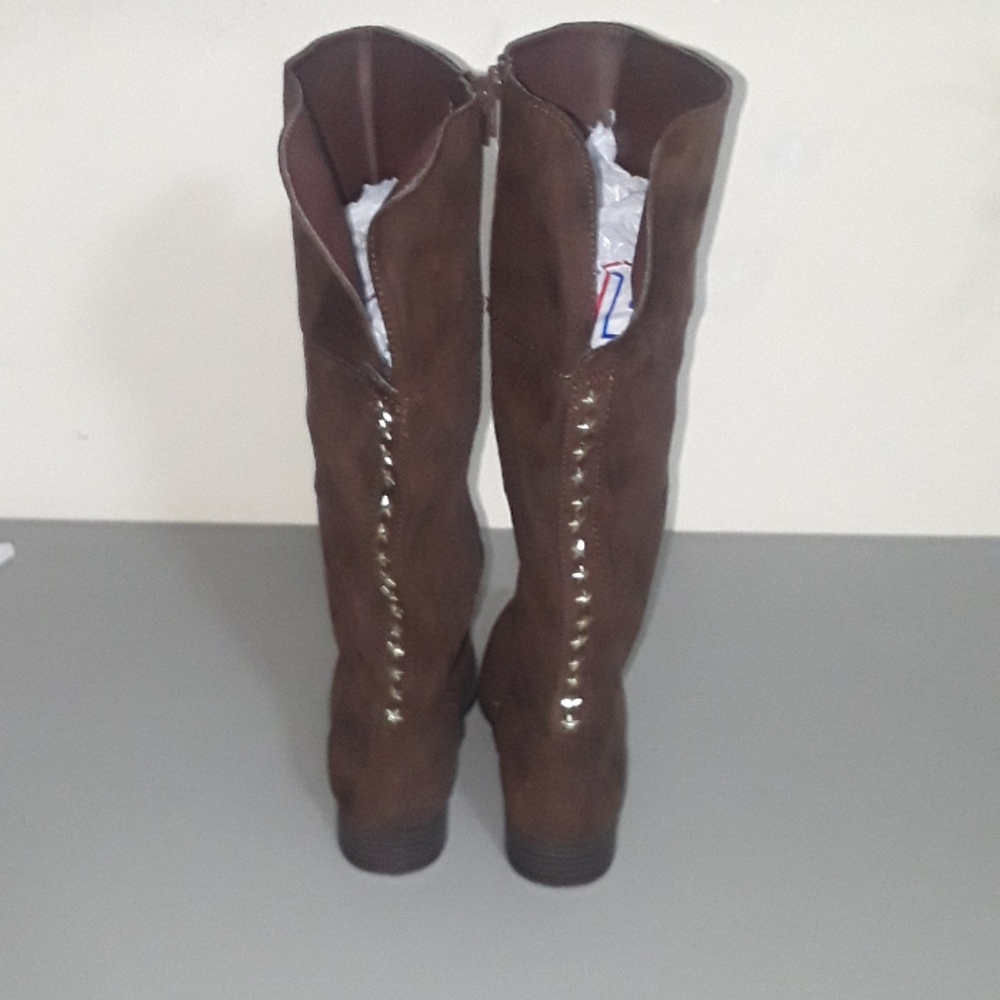 Boots - Picture 2 of 3